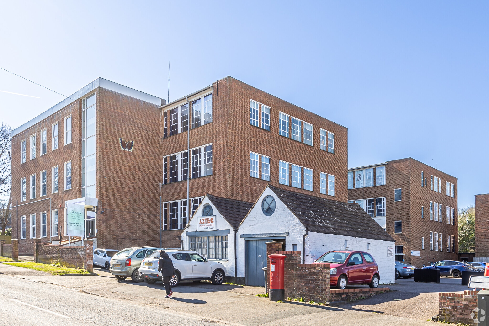 Pixmore Ave, Letchworth Garden City for lease Primary Photo- Image 1 of 82