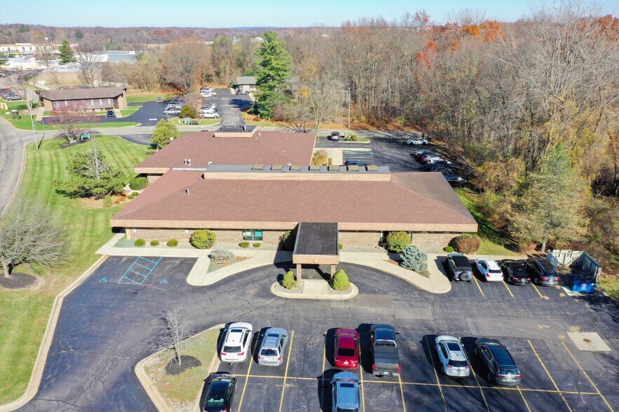 2 Heritage Oak Ln, Battle Creek, MI à vendre - Photo du bâtiment - Image 3 de 5