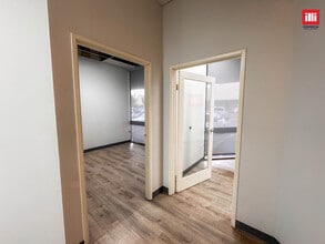 23734 Valencia Blvd, Valencia, CA à louer Photo intérieure- Image 2 de 5