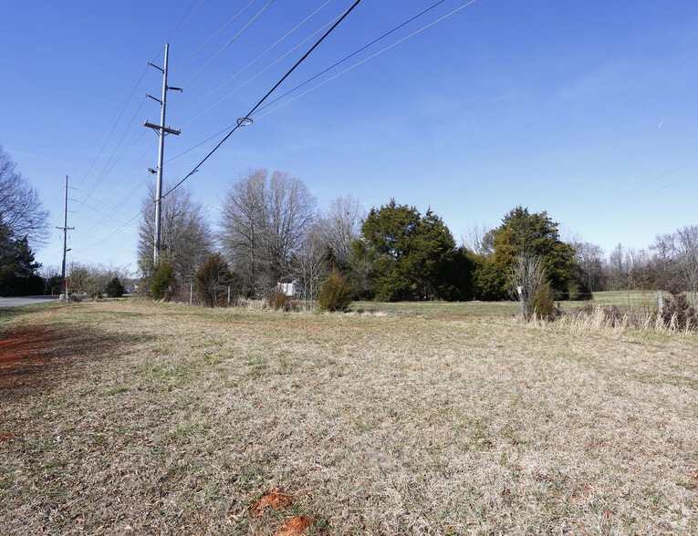 84 Acres of land portfolio of 2 properties for sale on LoopNet.ca - Primary Photo - Image 2 of 2