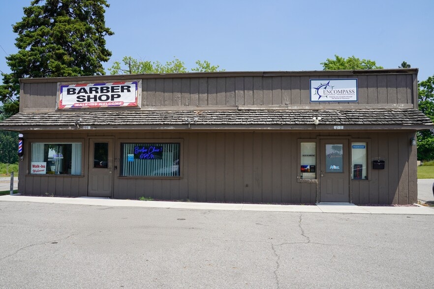 908 N Wayne St, Angola, IN for sale - Building Photo - Image 2 of 4