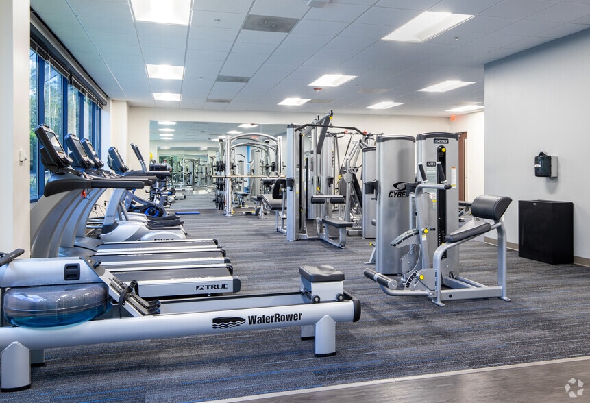 12802 Tampa Oaks Blvd, Tampa, FL for lease - Interior Photo - Image 2 of 7