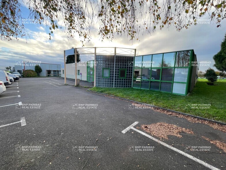 Flex in La Chapelle-des-Fougeretz for sale - Building Photo - Image 1 of 9