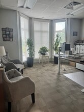 12 Maple Tree Ct, Greenville, SC for lease Building Photo- Image 2 of 5