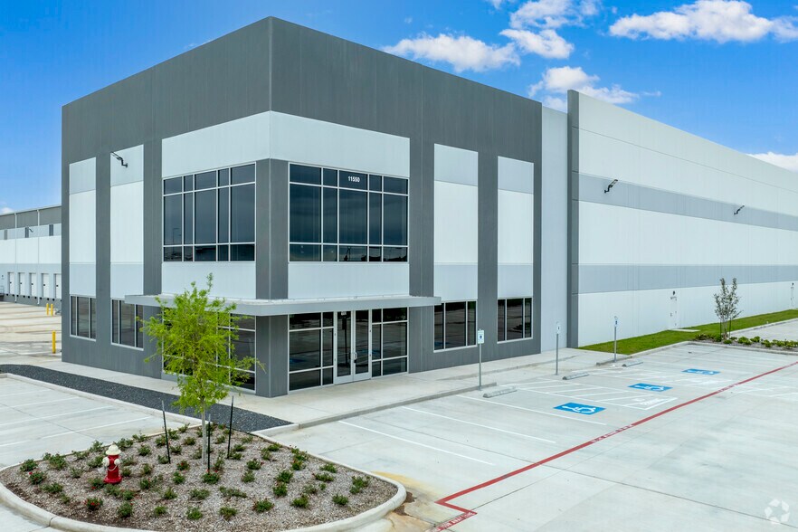 11550 Spectrum Blvd, Houston, TX à louer - Photo principale - Image 1 de 4