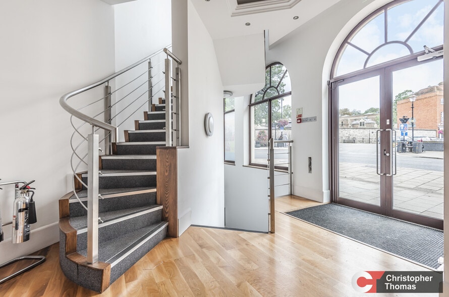 2-4 Sheet St, Windsor for lease - Interior Photo - Image 2 of 6