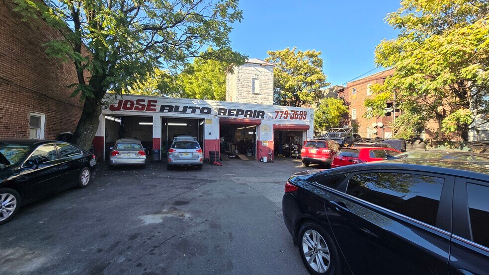 422 Monroe St, Passaic, NJ à vendre - Photo du bâtiment - Image 2 de 13