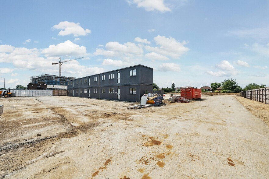 Delamare Rd, Cheshunt à louer - Photo du bâtiment - Image 2 de 14