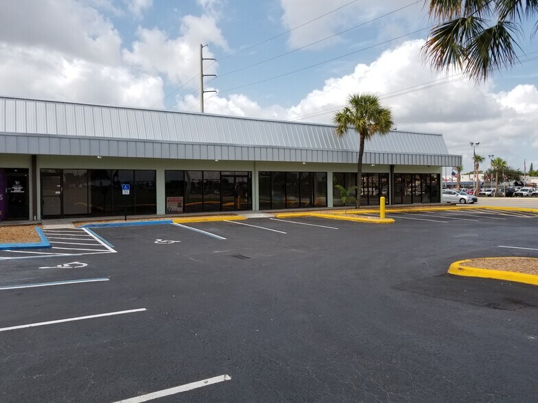 435 S State Road 7, Hollywood, FL à louer - Photo du bâtiment - Image 2 de 9