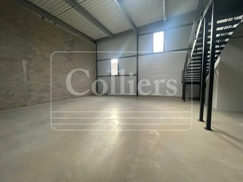 Flex in Brignoles for lease - Interior Photo - Image 3 of 5
