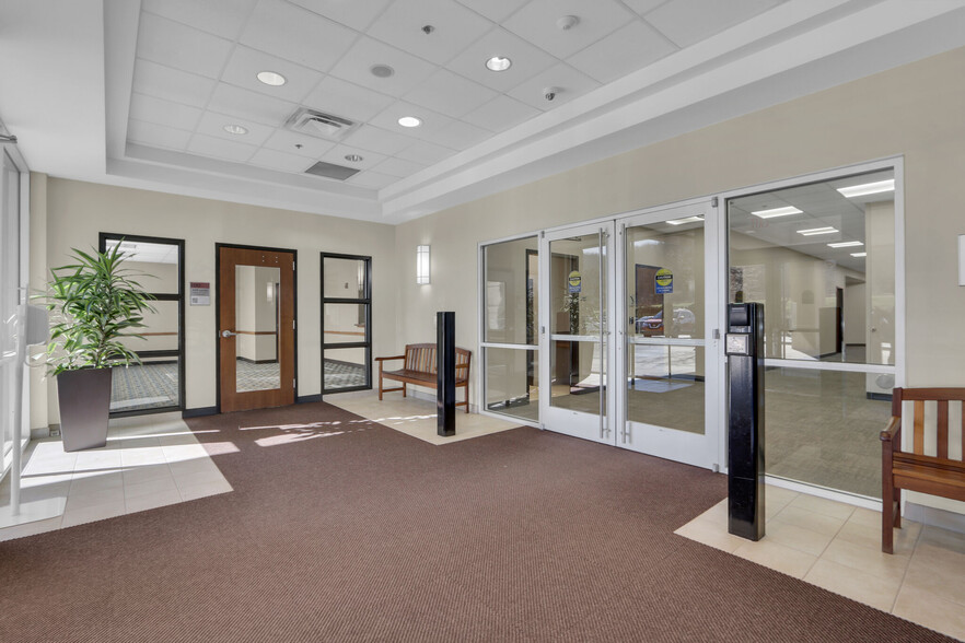 125 Cool Springs Blvd, Franklin, TN for lease - Interior Photo - Image 2 of 7