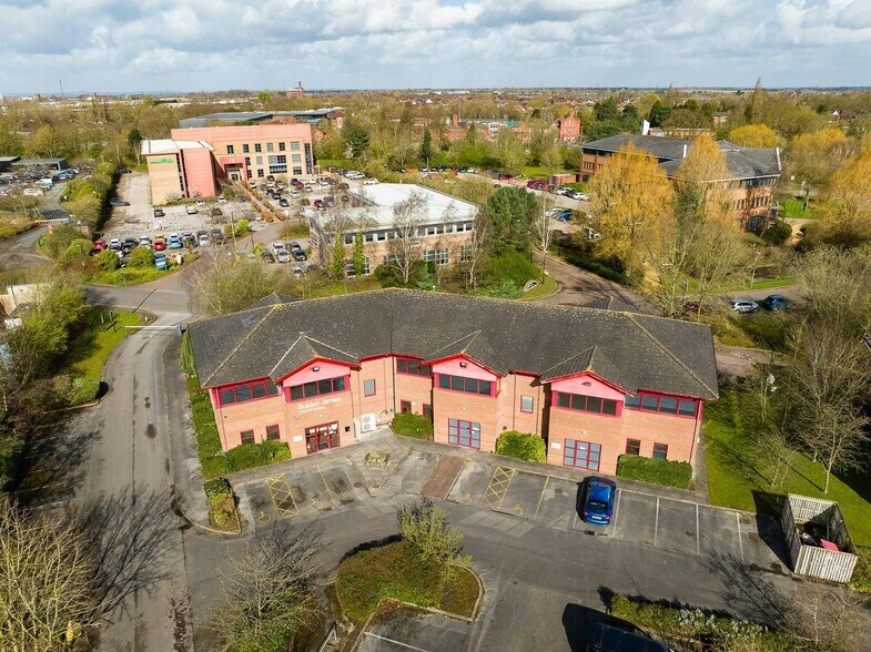 Westmere Dr, Crewe à louer - Photo du bâtiment - Image 2 de 8