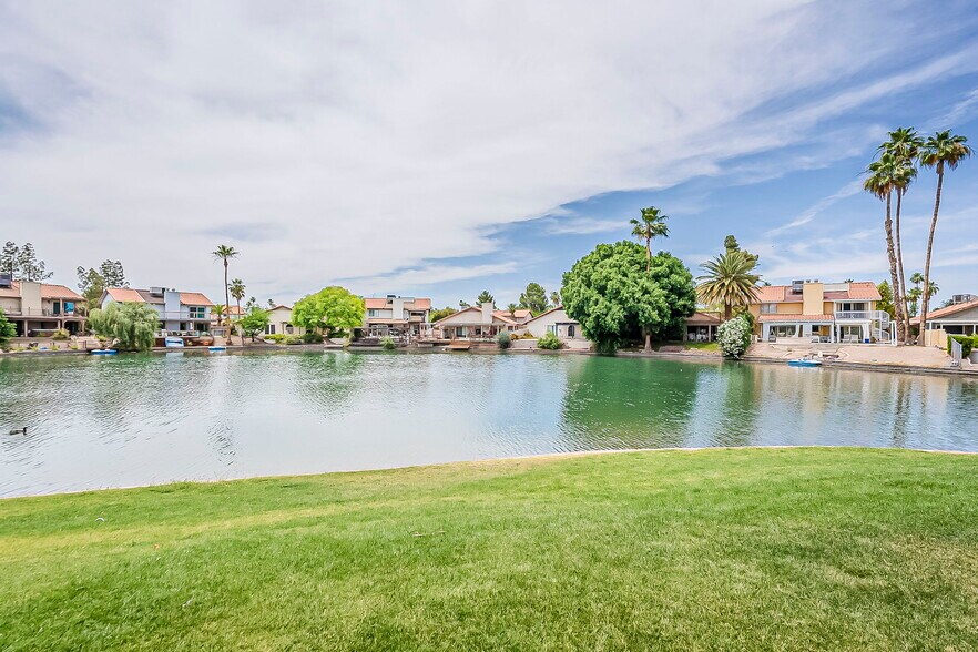 2222 S Dobson Rd, Mesa, AZ à louer - Photo du bâtiment - Image 2 de 31