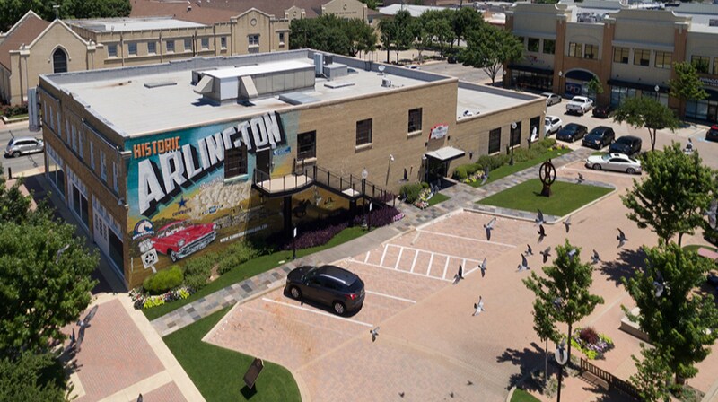 255 N Center St, Arlington, TX à louer - Photo du bâtiment - Image 3 de 5