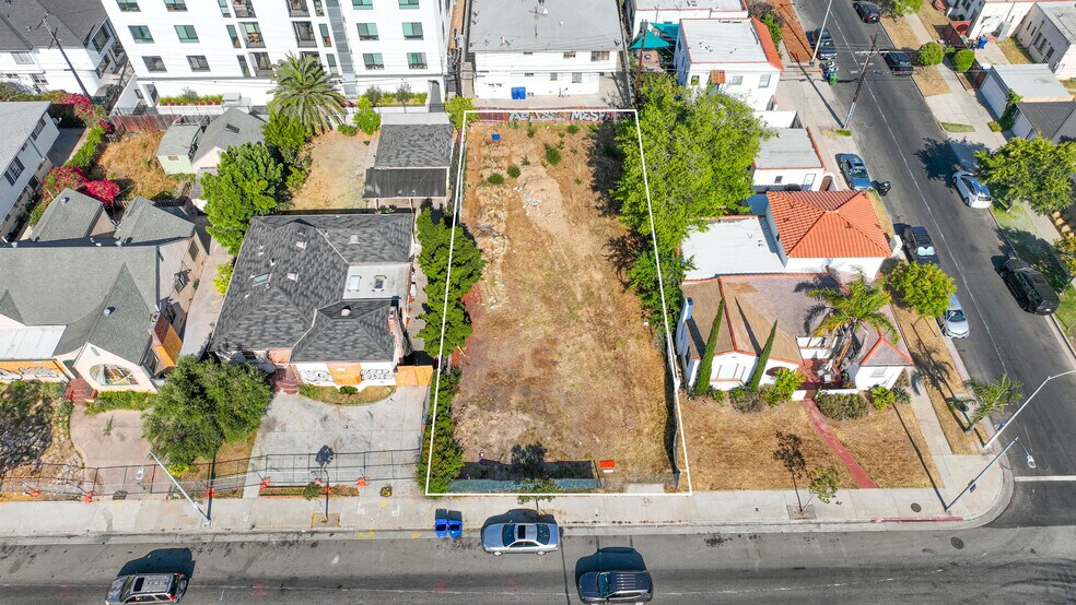 1562 S Fairfax Ave, Los Angeles, CA à vendre - Photo du bâtiment - Image 1 de 23