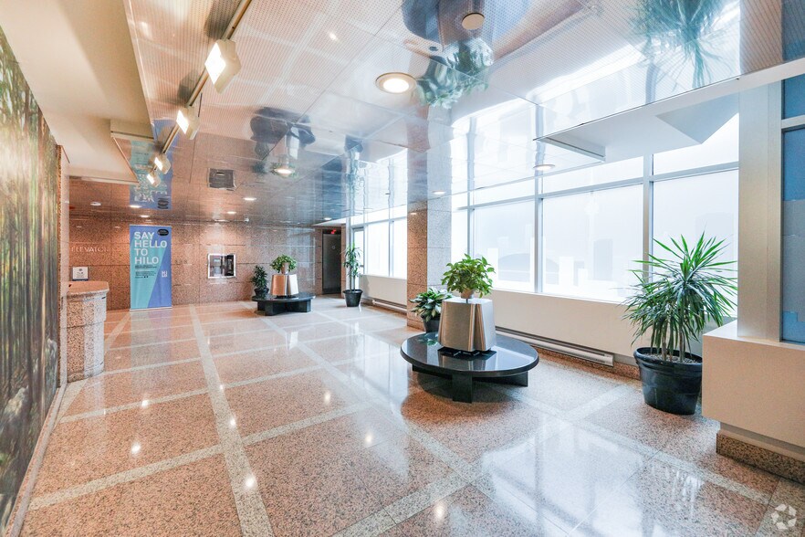 2345 Yonge St, Toronto, ON à louer - Hall d’entrée - Image 3 de 5