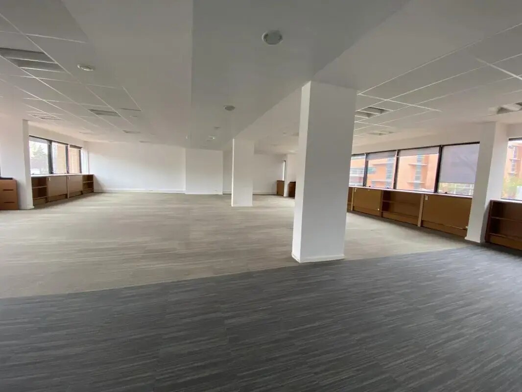 Office in Ivry-sur-Seine for lease Interior Photo- Image 1 of 10
