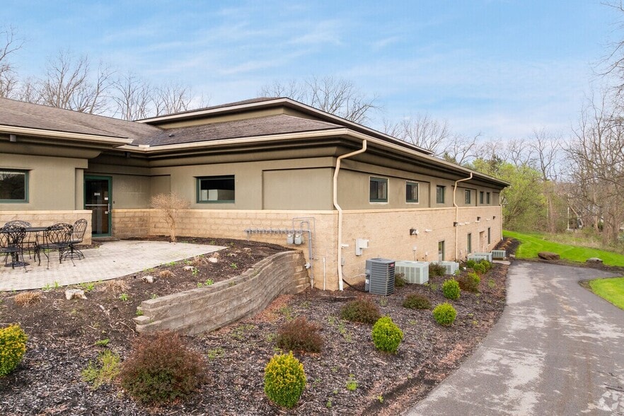 1600 Moseley Rd, Fairport, NY for lease - Building Photo - Image 2 of 8