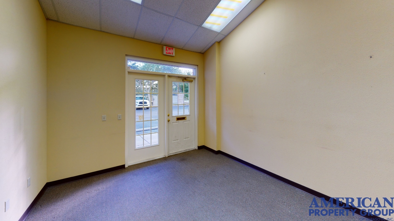 6981 Curtiss Ave, Sarasota, FL 34231 - Unité 4 -  - Photo intérieure - Image 1 of 4