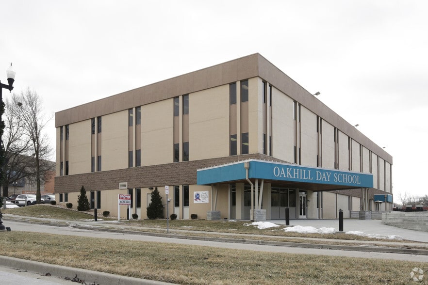 6910 N Holmes St, Gladstone, MO à louer - Photo du bâtiment - Image 1 de 20