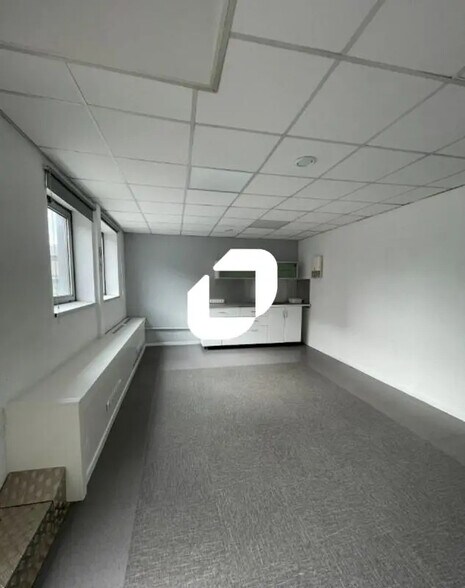 Office in Échirolles for lease - Interior Photo - Image 2 of 11