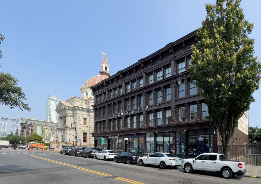 185 Broadway, Brooklyn, NY for lease - Building Photo - Image 2 of 2