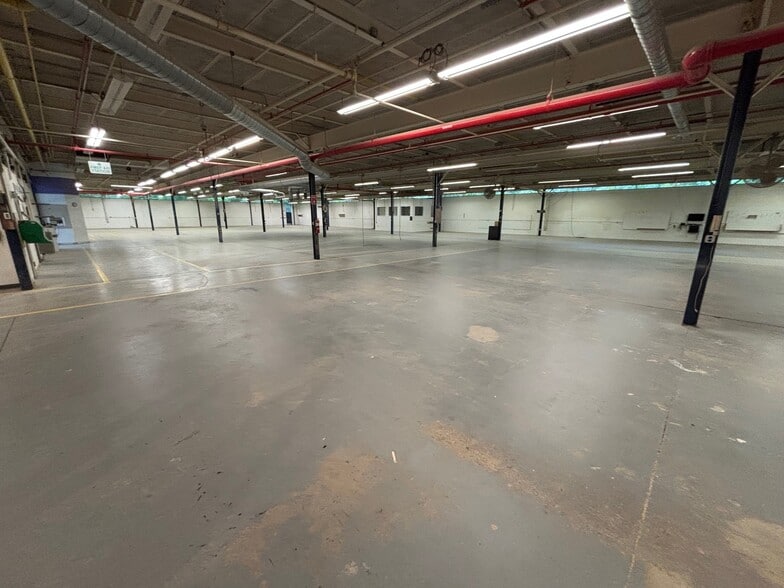 72 Northwest Dr, Plainville, CT for sale - Building Photo - Image 3 of 9