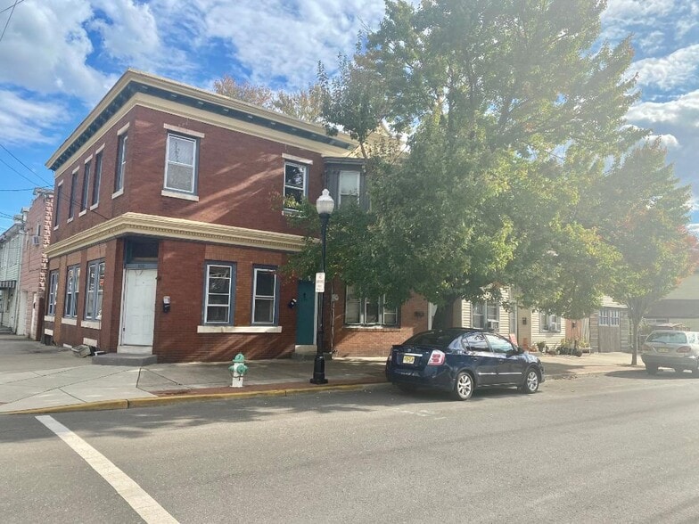 230 N Burlington St, Gloucester City, NJ for sale - Primary Photo - Image 1 of 10