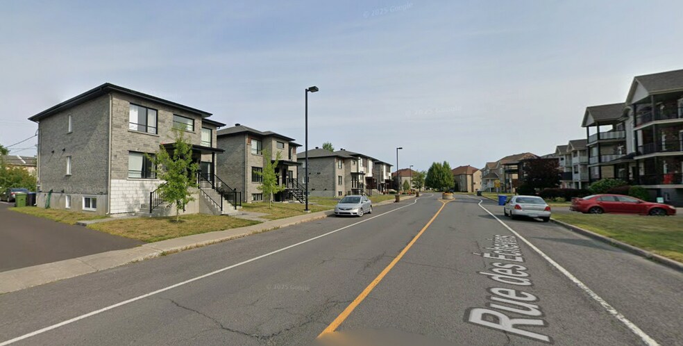 108-112 Rue Des Échevins, Saint-jean-sur-richelieu, QC for sale - Building Photo - Image 3 of 3