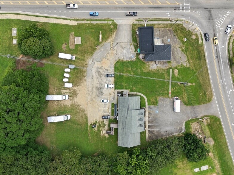 576 Fairview Rd, Stockbridge, GA for sale - Building Photo - Image 2 of 10