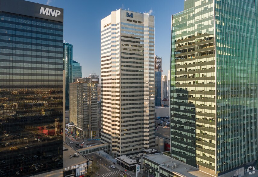 10104 103rd Ave NW, Edmonton, AB à louer - Photo du bâtiment - Image 2 de 5