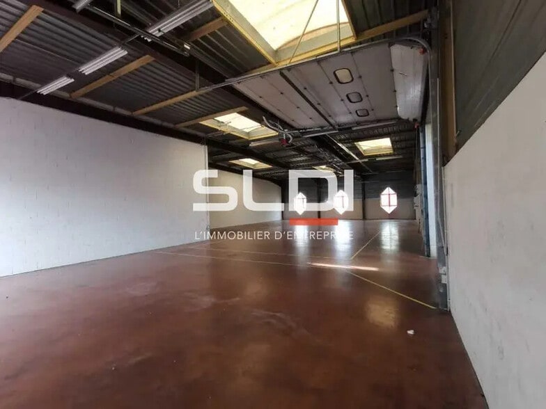 Rue Louis Braille, Bourgoin-Jallieu for lease - Interior Photo - Image 2 of 5