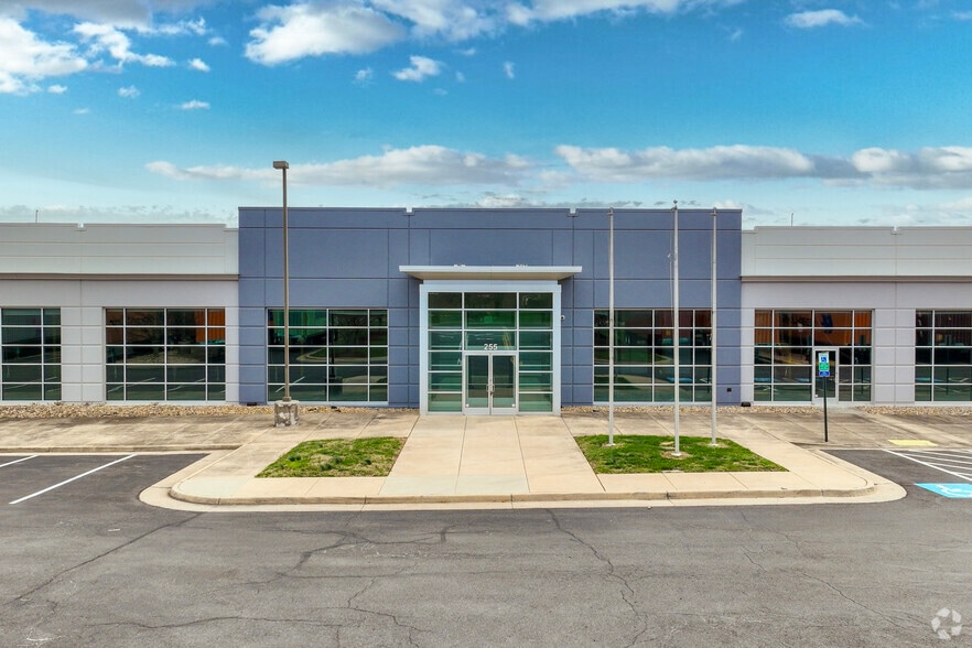 255 Fort Collier Rd, Winchester, VA à louer - Photo du bâtiment - Image 3 de 16