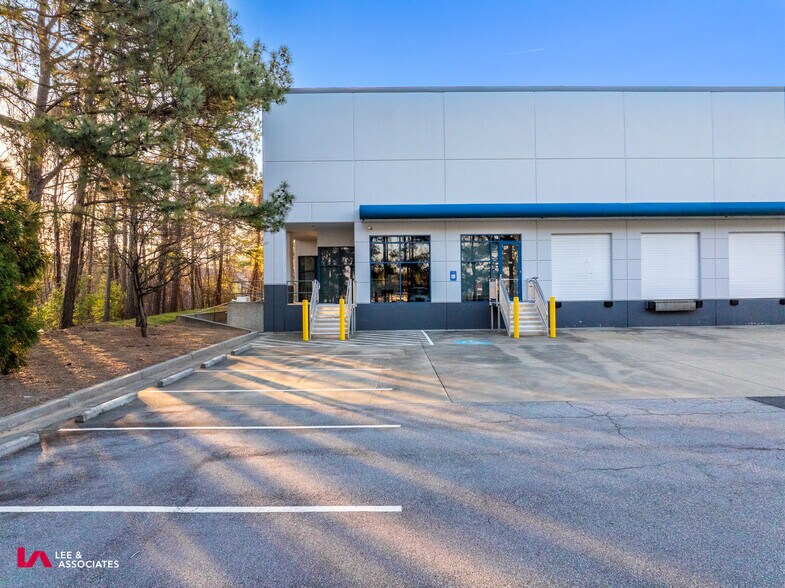 1300 Northbrook Pky, Suwanee, GA à louer - Photo du bâtiment - Image 3 de 7