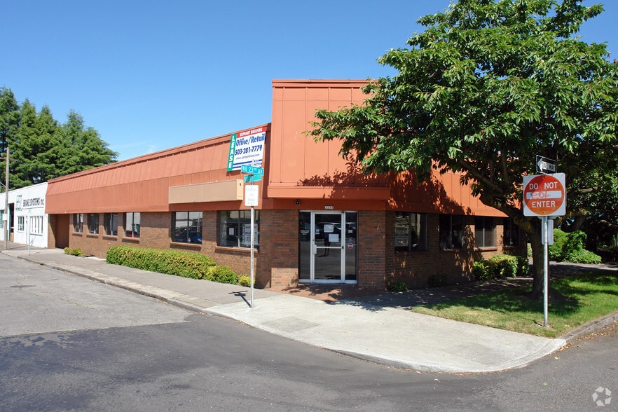 2229-2235 NE Sandy Blvd, Portland, OR for lease - Primary Photo - Image 1 of 7