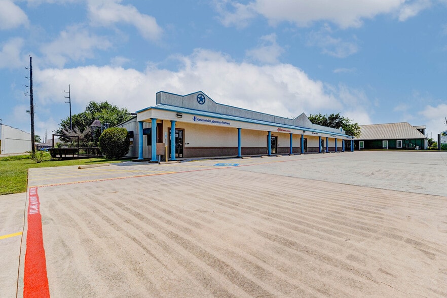 1101 Alma St, Tomball, TX for lease - Building Photo - Image 3 of 29
