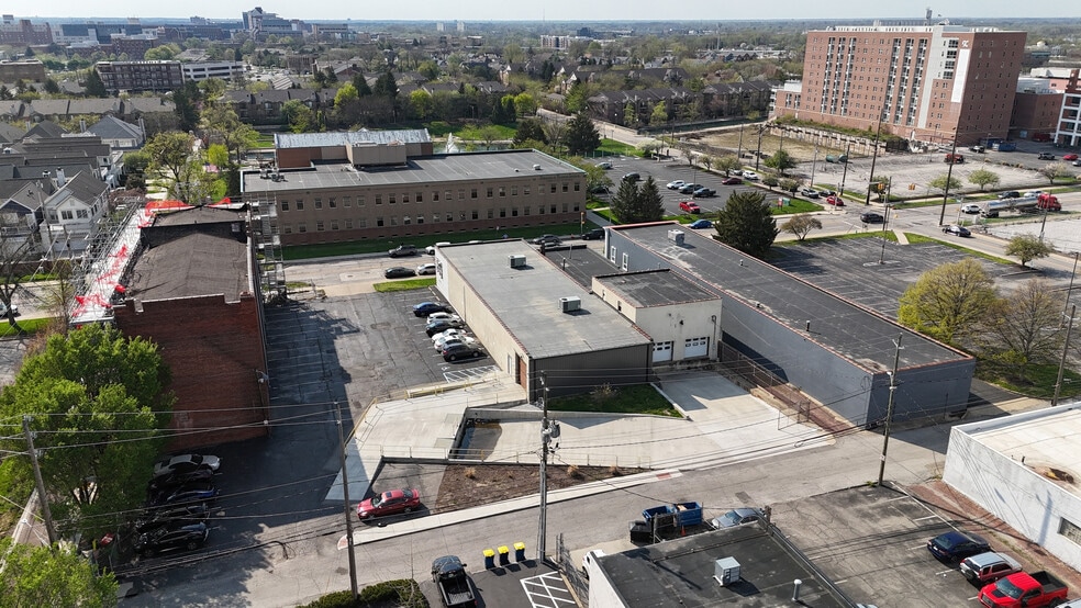 707-709 N Senate Ave, Indianapolis, IN à vendre - Photo du bâtiment - Image 3 de 8