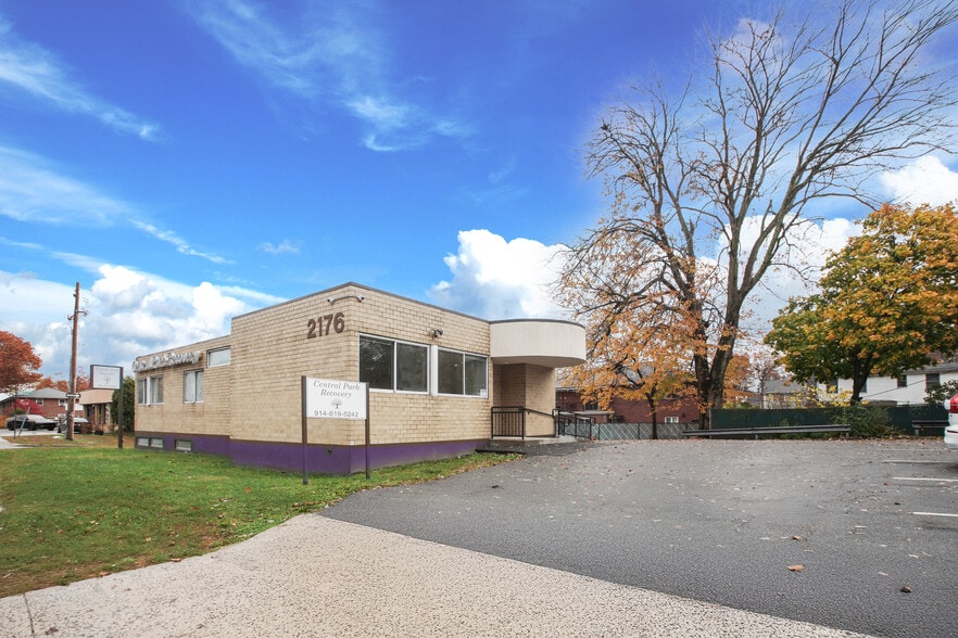 2176 Central Park Ave, Yonkers, NY for sale - Building Photo - Image 1 of 11