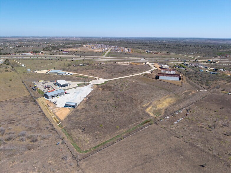 8409 Maha Ct, Mustang Ridge, TX for sale - Building Photo - Image 2 of 5