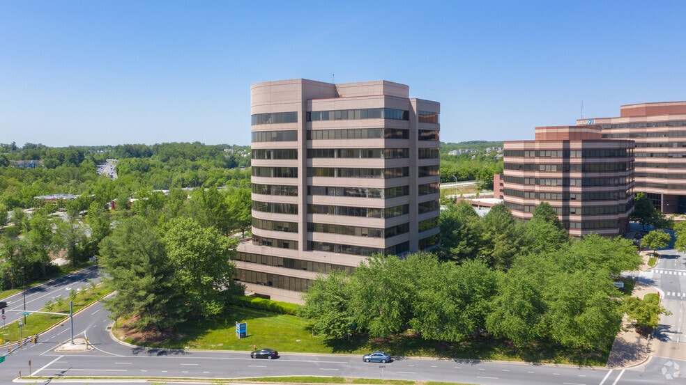 10451 Mill Run Cir, Owings Mills, MD à louer - Photo du bâtiment - Image 1 de 10