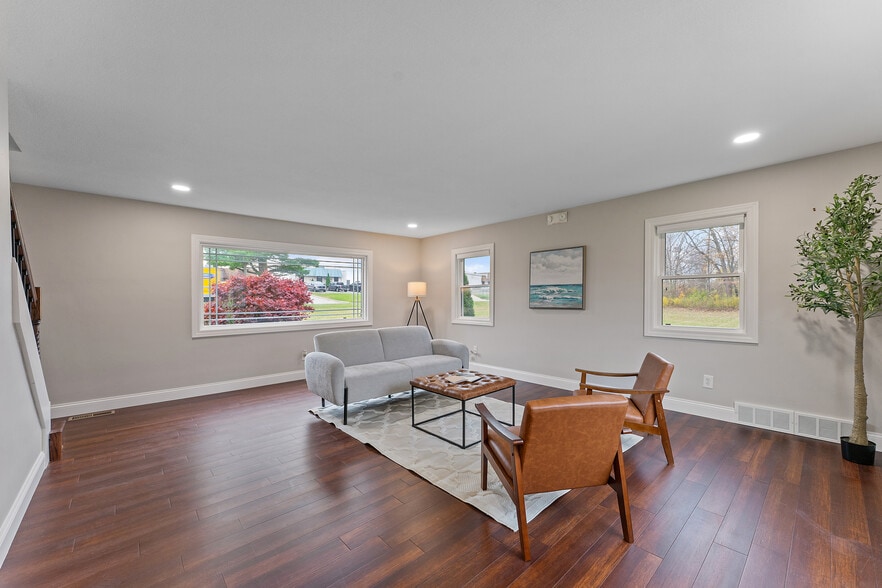 784 McClurg Rd, Youngstown, OH à vendre - Photo intérieure - Image 3 de 26