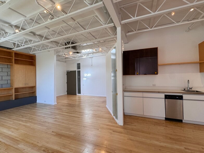 2110 Main St, Santa Monica, CA à louer - Photo du bâtiment - Image 2 de 11