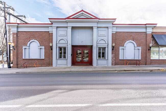 Plus de détails pour 249 Ponce De Leon Ave NE, Atlanta, GA - Commerce de détail à vendre