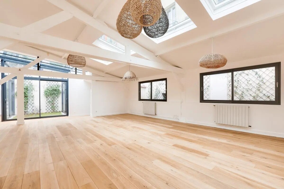 Office in Paris for sale Building Photo- Image 1 of 9