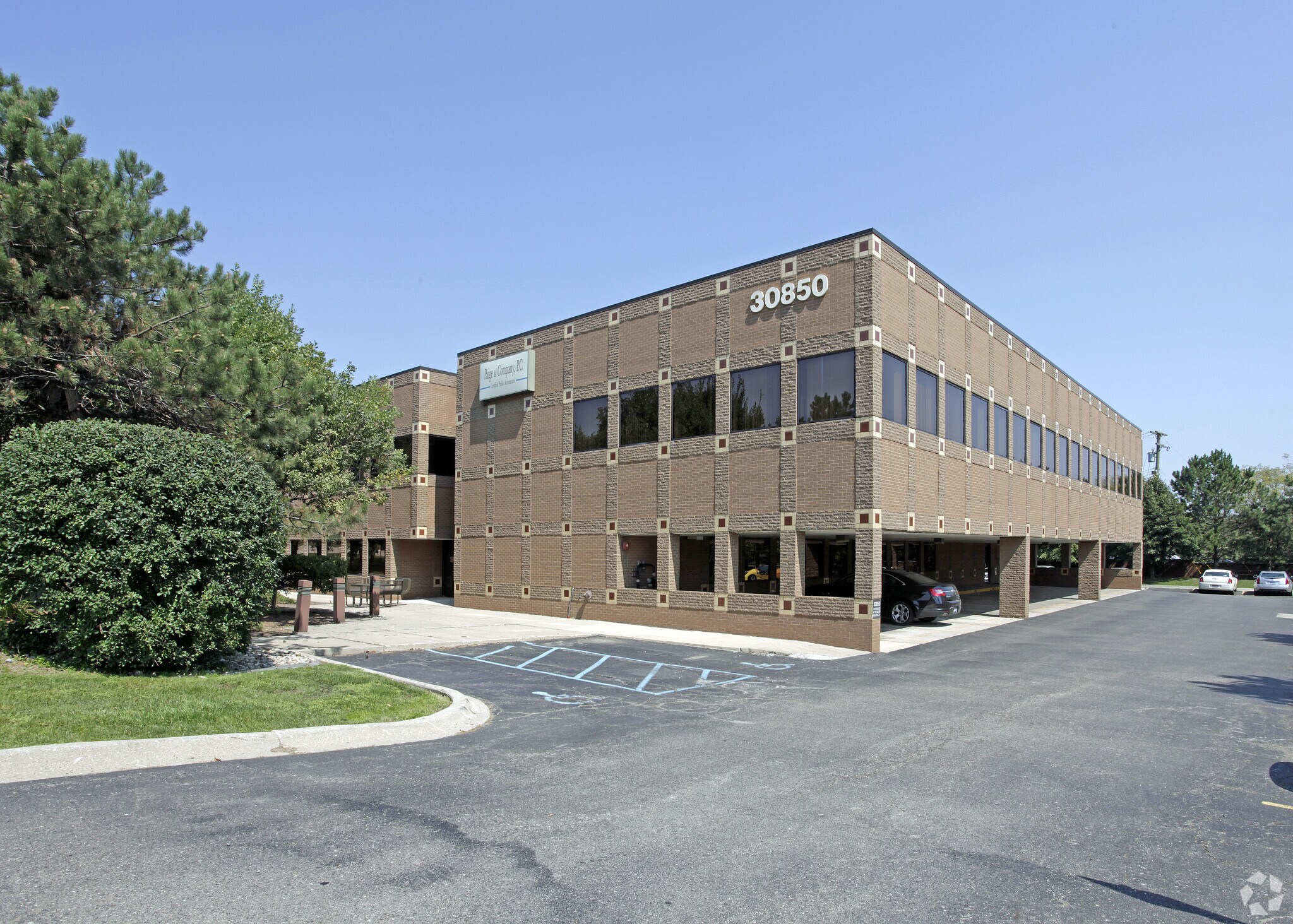 30850 Telegraph Rd, Bingham Farms, MI à louer Photo principale- Image 1 de 6