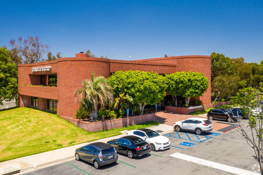 4 Corporate Plaza Dr, Newport Beach, CA for lease - Primary Photo - Image 1 of 4