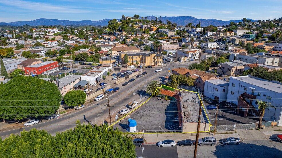 3200 City Terrace Dr, Los Angeles, CA à vendre - Photo du bâtiment - Image 2 de 5