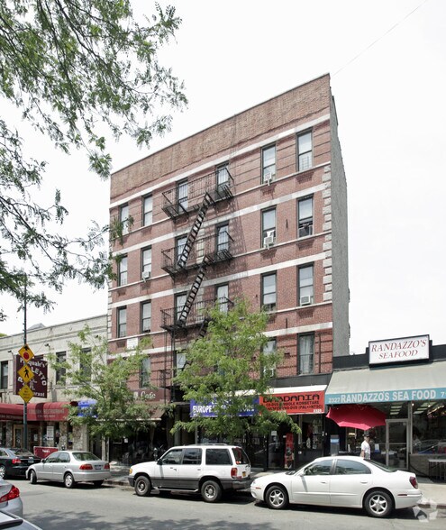 2325 Arthur Ave, Bronx, NY à louer - Photo du bâtiment - Image 2 de 20