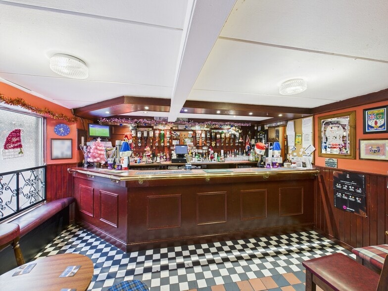 2 Howgate, Kilwinning for sale - Building Photo - Image 3 of 5