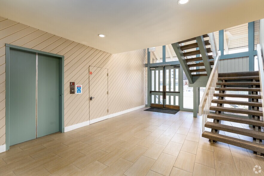 18425 Burbank Blvd, Tarzana, CA à louer - Photo intérieure - Image 2 de 9